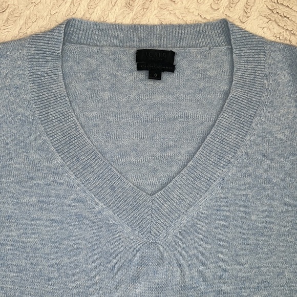 J. Crew long sleeve n-neck blue sweater, 100% cashmere, Size Small - Picture 4 of 16